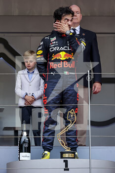 2022-05-29 - PEREZ Sergio (mex), Red Bull Racing RB18, portrait podium ambiance during the Formula 1 Grand Prix de Monaco 2022, 7th round of the 2022 FIA Formula One World Championship, on the Circuit de Monaco, from May 27 to 29, 2022 in Monte-Carlo, Monaco - F1 - MONACO GRAND PRIX 2022 - RACE - FORMULA 1 - MOTORS