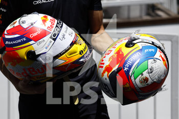 2022-06-10 - PEREZ Sergio (mex), Red Bull Racing RB18, portrait helmet, casque, during the Formula 1 Azerbaijan Grand Prix 2022, 8th round of the 2022 FIA Formula One World Championship, on the Baku City Circuit, from June 10 to 12, 2022 in Baku, Azerbaijan - F1 - AZERBAIJAN GRAND PRIX 2022 - FORMULA 1 - MOTORS