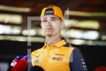 2022-06-10 - NORRIS Lando (gbr), McLaren F1 Team MCL36, portrait during the Formula 1 Azerbaijan Grand Prix 2022, 8th round of the 2022 FIA Formula One World Championship, on the Baku City Circuit, from June 10 to 12, 2022 in Baku, Azerbaijan - F1 - AZERBAIJAN GRAND PRIX 2022 - FORMULA 1 - MOTORS