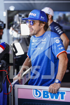 2022-06-10 - ALONSO Fernando (spa), Alpine F1 Team A522, portrait during the Formula 1 Azerbaijan Grand Prix 2022, 8th round of the 2022 FIA Formula One World Championship, on the Baku City Circuit, from June 10 to 12, 2022 in Baku, Azerbaijan - F1 - AZERBAIJAN GRAND PRIX 2022 - FORMULA 1 - MOTORS