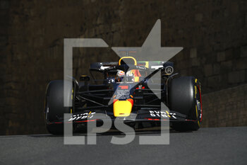 2022-06-10 - 01 VERSTAPPEN Max (nld), Red Bull Racing RB18, action during the Formula 1 Azerbaijan Grand Prix 2022, 8th round of the 2022 FIA Formula One World Championship, on the Baku City Circuit, from June 10 to 12, 2022 in Baku, Azerbaijan - F1 - AZERBAIJAN GRAND PRIX 2022 - FORMULA 1 - MOTORS