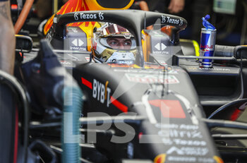 2022-06-10 - VERSTAPPEN Max (ned), Red Bull Racing RB18, portrait during the Formula 1 Azerbaijan Grand Prix 2022, 8th round of the 2022 FIA Formula One World Championship, on the Baku City Circuit, from June 10 to 12, 2022 in Baku, Azerbaijan - F1 - AZERBAIJAN GRAND PRIX 2022 - FORMULA 1 - MOTORS