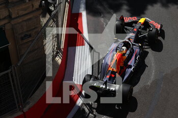 2022-06-10 - 01 VERSTAPPEN Max (nld), Red Bull Racing RB18, action during the Formula 1 Azerbaijan Grand Prix 2022, 8th round of the 2022 FIA Formula One World Championship, on the Baku City Circuit, from June 10 to 12, 2022 in Baku, Azerbaijan - F1 - AZERBAIJAN GRAND PRIX 2022 - FORMULA 1 - MOTORS