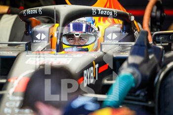 2022-06-10 - PEREZ Sergio (mex), Red Bull Racing RB18, portrait during the Formula 1 Azerbaijan Grand Prix 2022, 8th round of the 2022 FIA Formula One World Championship, on the Baku City Circuit, from June 10 to 12, 2022 in Baku, Azerbaijan - F1 - AZERBAIJAN GRAND PRIX 2022 - FORMULA 1 - MOTORS