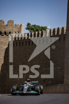 2022-06-10 - 44 HAMILTON Lewis (gbr), Mercedes AMG F1 Team W13, action during the Formula 1 Azerbaijan Grand Prix 2022, 8th round of the 2022 FIA Formula One World Championship, on the Baku City Circuit, from June 10 to 12, 2022 in Baku, Azerbaijan - F1 - AZERBAIJAN GRAND PRIX 2022 - FORMULA 1 - MOTORS