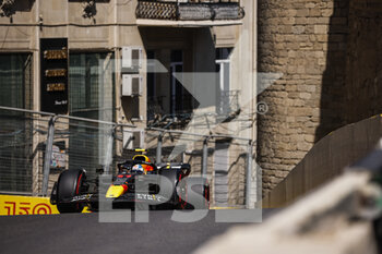 2022-06-10 - 11 PEREZ Sergio (mex), Red Bull Racing RB18, action during the Formula 1 Azerbaijan Grand Prix 2022, 8th round of the 2022 FIA Formula One World Championship, on the Baku City Circuit, from June 10 to 12, 2022 in Baku, Azerbaijan - F1 - AZERBAIJAN GRAND PRIX 2022 - FORMULA 1 - MOTORS