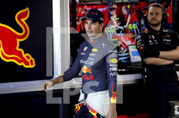 2022-06-11 - PEREZ Sergio (mex), Red Bull Racing RB18, portrait during the Formula 1 Azerbaijan Grand Prix 2022, 8th round of the 2022 FIA Formula One World Championship, on the Baku City Circuit, from June 10 to 12, 2022 in Baku, Azerbaijan - F1 - AZERBAIJAN GRAND PRIX 2022 - FORMULA 1 - MOTORS