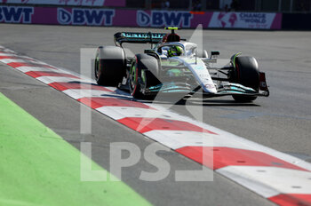 2022-06-11 - 44 HAMILTON Lewis (gbr), Mercedes AMG F1 Team W13, action during the Formula 1 Azerbaijan Grand Prix 2022, 8th round of the 2022 FIA Formula One World Championship, on the Baku City Circuit, from June 10 to 12, 2022 in Baku, Azerbaijan - F1 - AZERBAIJAN GRAND PRIX 2022 - FORMULA 1 - MOTORS