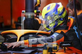 2022-06-11 - NORRIS Lando (gbr), McLaren F1 Team MCL36, portrait during the Formula 1 Azerbaijan Grand Prix 2022, 8th round of the 2022 FIA Formula One World Championship, on the Baku City Circuit, from June 10 to 12, 2022 in Baku, Azerbaijan - F1 - AZERBAIJAN GRAND PRIX 2022 - FORMULA 1 - MOTORS
