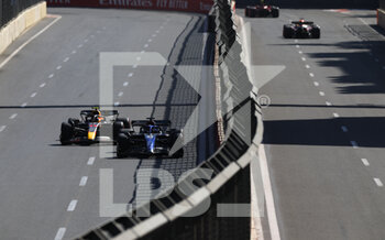 2022-06-11 - 23 ALBON Alexander (tha), Williams Racing FW44, action 11 PEREZ Sergio (mex), Red Bull Racing RB18, action during the Formula 1 Azerbaijan Grand Prix 2022, 8th round of the 2022 FIA Formula One World Championship, on the Baku City Circuit, from June 10 to 12, 2022 in Baku, Azerbaijan - F1 - AZERBAIJAN GRAND PRIX 2022 - FORMULA 1 - MOTORS