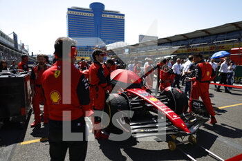 2022-06-12 - 16 LECLERC Charles (mco), Scuderia Ferrari F1-75, starting grid during the Formula 1 Azerbaijan Grand Prix 2022, 8th round of the 2022 FIA Formula One World Championship, on the Baku City Circuit, from June 10 to 12, 2022 in Baku, Azerbaijan - F1 - AZERBAIJAN GRAND PRIX 2022 - RACE - FORMULA 1 - MOTORS