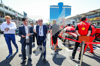 2022-06-12 - BEN SULAYEM Mohammed (uae), President of the FIA, DOMENICALI Stefano (ita), Chairman and CEO Formula One Group FOG, portrait starting grid during the Formula 1 Azerbaijan Grand Prix 2022, 8th round of the 2022 FIA Formula One World Championship, on the Baku City Circuit, from June 10 to 12, 2022 in Baku, Azerbaijan - F1 - AZERBAIJAN GRAND PRIX 2022 - RACE - FORMULA 1 - MOTORS