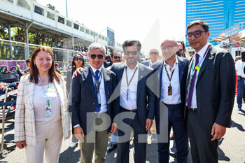 2022-06-12 - BEN SULAYEM Mohammed (uae), President of the FIA, DOMENICALI Stefano (ita), Chairman and CEO Formula One Group FOG, portrait starting grid during the Formula 1 Azerbaijan Grand Prix 2022, 8th round of the 2022 FIA Formula One World Championship, on the Baku City Circuit, from June 10 to 12, 2022 in Baku, Azerbaijan - F1 - AZERBAIJAN GRAND PRIX 2022 - RACE - FORMULA 1 - MOTORS