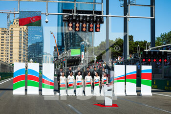 2022-06-12 - Starting grid atmosphere during the Formula 1 Azerbaijan Grand Prix 2022, 8th round of the 2022 FIA Formula One World Championship, on the Baku City Circuit, from June 10 to 12, 2022 in Baku, Azerbaijan - F1 - AZERBAIJAN GRAND PRIX 2022 - RACE - FORMULA 1 - MOTORS