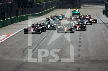 2022-06-12 - Start of the race: 16 LECLERC Charles (mco), Scuderia Ferrari F1-75, 11 PEREZ Sergio (mex), Red Bull Racing RB18, 01 VERSTAPPEN Max (nld), Red Bull Racing RB18, action during the Formula 1 Azerbaijan Grand Prix 2022, 8th round of the 2022 FIA Formula One World Championship, on the Baku City Circuit, from June 10 to 12, 2022 in Baku, Azerbaijan - F1 - AZERBAIJAN GRAND PRIX 2022 - RACE - FORMULA 1 - MOTORS