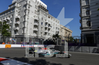 2022-06-12 - 44 HAMILTON Lewis (gbr), Mercedes AMG F1 Team W13, action during the Formula 1 Azerbaijan Grand Prix 2022, 8th round of the 2022 FIA Formula One World Championship, on the Baku City Circuit, from June 10 to 12, 2022 in Baku, Azerbaijan - F1 - AZERBAIJAN GRAND PRIX 2022 - RACE - FORMULA 1 - MOTORS