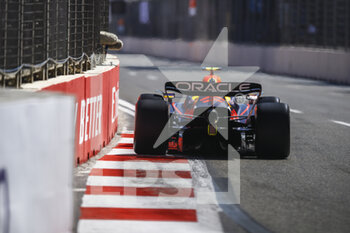 2022-06-12 - 11 PEREZ Sergio (mex), Red Bull Racing RB18, action during the Formula 1 Azerbaijan Grand Prix 2022, 8th round of the 2022 FIA Formula One World Championship, on the Baku City Circuit, from June 10 to 12, 2022 in Baku, Azerbaijan - F1 - AZERBAIJAN GRAND PRIX 2022 - RACE - FORMULA 1 - MOTORS