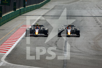 2022-06-12 - 01 VERSTAPPEN Max (nld), Red Bull Racing RB18, 11 PEREZ Sergio (mex), Red Bull Racing RB18, action during the Formula 1 Azerbaijan Grand Prix 2022, 8th round of the 2022 FIA Formula One World Championship, on the Baku City Circuit, from June 10 to 12, 2022 in Baku, Azerbaijan - F1 - AZERBAIJAN GRAND PRIX 2022 - RACE - FORMULA 1 - MOTORS
