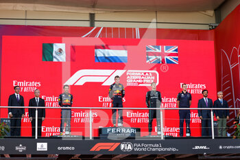 2022-06-12 - Podium: VERSTAPPEN Max (ned), Red Bull Racing RB18, PEREZ Sergio (mex), Red Bull Racing RB18, RUSSELL George (gbr), Mercedes AMG F1 Team W13, BEN SULAYEM Mohammed (uae), President of the FIA, portrait during the Formula 1 Azerbaijan Grand Prix 2022, 8th round of the 2022 FIA Formula One World Championship, on the Baku City Circuit, from June 10 to 12, 2022 in Baku, Azerbaijan - F1 - AZERBAIJAN GRAND PRIX 2022 - RACE - FORMULA 1 - MOTORS