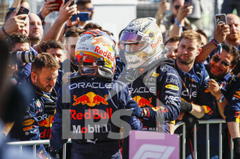 2022-06-12 - VERSTAPPEN Max (ned), Red Bull Racing RB18, portrait celebration victory PEREZ Sergio (mex), Red Bull Racing RB18, portrait during the Formula 1 Azerbaijan Grand Prix 2022, 8th round of the 2022 FIA Formula One World Championship, on the Baku City Circuit, from June 10 to 12, 2022 in Baku, Azerbaijan - F1 - AZERBAIJAN GRAND PRIX 2022 - RACE - FORMULA 1 - MOTORS