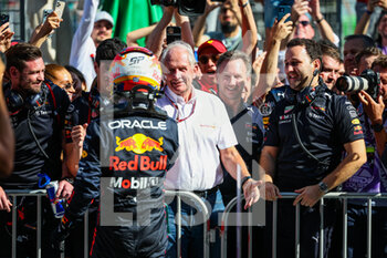 2022-06-12 - MARKO Helmut (aut), Drivers’ Manager of Red Bull Racing, HORNER Christian (gbr), Team Principal of Red Bull Racing, PEREZ Sergio (mex), Red Bull Racing RB18, portrait during the Formula 1 Azerbaijan Grand Prix 2022, 8th round of the 2022 FIA Formula One World Championship, on the Baku City Circuit, from June 10 to 12, 2022 in Baku, Azerbaijan - F1 - AZERBAIJAN GRAND PRIX 2022 - RACE - FORMULA 1 - MOTORS