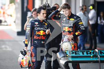 2022-06-12 - PEREZ Sergio (mex), Red Bull Racing RB18, portrait VERSTAPPEN Max (ned), Red Bull Racing RB18, portrait during the Formula 1 Azerbaijan Grand Prix 2022, 8th round of the 2022 FIA Formula One World Championship, on the Baku City Circuit, from June 10 to 12, 2022 in Baku, Azerbaijan - F1 - AZERBAIJAN GRAND PRIX 2022 - RACE - FORMULA 1 - MOTORS