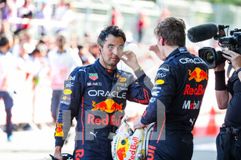 2022-06-12 - PEREZ Sergio (mex), Red Bull Racing RB18, VERSTAPPEN Max (ned), Red Bull Racing RB18, portrait during the Formula 1 Azerbaijan Grand Prix 2022, 8th round of the 2022 FIA Formula One World Championship, on the Baku City Circuit, from June 10 to 12, 2022 in Baku, Azerbaijan - F1 - AZERBAIJAN GRAND PRIX 2022 - RACE - FORMULA 1 - MOTORS