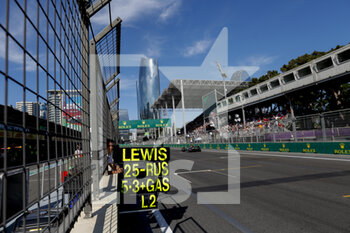 2022-06-12 - Mercedes AMG F1 Team, ambiance pitwall illustration during the Formula 1 Azerbaijan Grand Prix 2022, 8th round of the 2022 FIA Formula One World Championship, on the Baku City Circuit, from June 10 to 12, 2022 in Baku, Azerbaijan - F1 - AZERBAIJAN GRAND PRIX 2022 - RACE - FORMULA 1 - MOTORS