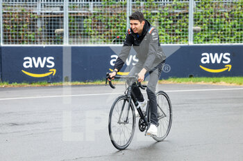 2022-06-16 - OCON Esteban (fra), Alpine F1 Team A522, portrait riding bicycle during the Formula 1 AWS Grand Prix du Canada 2022, 9th round of the 2022 FIA Formula One World Championship, on the Circuit Gilles Villeneuve, from June 17 to 19, 2022 in Montreal, Canada - F1 - CANADIAN GRAND PRIX 2022 - FORMULA 1 - MOTORS