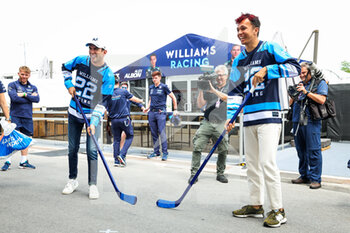 2022-06-16 - LATIFI Nicholas (can), Williams Racing FW44, ALBON Alexander (tha), Williams Racing FW44, portrait playing hockey during the Formula 1 AWS Grand Prix du Canada 2022, 9th round of the 2022 FIA Formula One World Championship, on the Circuit Gilles Villeneuve, from June 17 to 19, 2022 in Montreal, Canada - F1 - CANADIAN GRAND PRIX 2022 - FORMULA 1 - MOTORS
