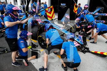 2022-06-16 - Alpine F1 Team A522, pitstop practice during the Formula 1 AWS Grand Prix du Canada 2022, 9th round of the 2022 FIA Formula One World Championship, on the Circuit Gilles Villeneuve, from June 17 to 19, 2022 in Montreal, Canada - F1 - CANADIAN GRAND PRIX 2022 - FORMULA 1 - MOTORS