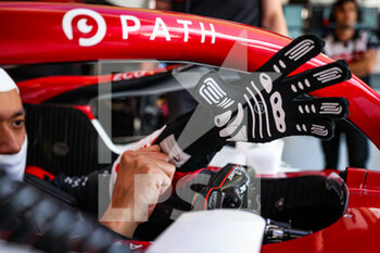 2022-06-17 - ZHOU Guanyu (chi), Alfa Romeo F1 Team ORLEN C42, portrait gloves during the Formula 1 AWS Grand Prix du Canada 2022, 9th round of the 2022 FIA Formula One World Championship, on the Circuit Gilles Villeneuve, from June 17 to 19, 2022 in Montreal, Canada - F1 - CANADIAN GRAND PRIX 2022 - FORMULA 1 - MOTORS