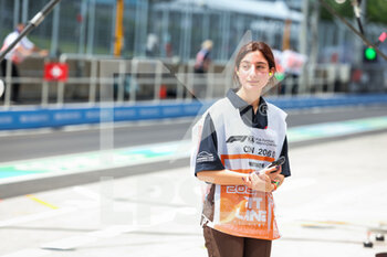 2022-06-17 - FIA volunteer marshal during the Formula 1 AWS Grand Prix du Canada 2022, 9th round of the 2022 FIA Formula One World Championship, on the Circuit Gilles Villeneuve, from June 17 to 19, 2022 in Montreal, Canada - F1 - CANADIAN GRAND PRIX 2022 - FORMULA 1 - MOTORS
