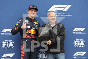 2022-06-18 - VERSTAPPEN Max (ned), Red Bull Racing RB18, portrait pole position during the Formula 1 AWS Grand Prix du Canada 2022, 9th round of the 2022 FIA Formula One World Championship, on the Circuit Gilles Villeneuve, from June 17 to 19, 2022 in Montreal, Canada - F1 - CANADIAN GRAND PRIX 2022 - FORMULA 1 - MOTORS