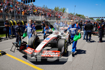 2022-06-19 - 20 MAGNUSSEN Kevin (den), Haas F1 Team VF-22 Ferrari, starting grid, grille de depart, during the Formula 1 AWS Grand Prix du Canada 2022, 9th round of the 2022 FIA Formula One World Championship, on the Circuit Gilles Villeneuve, from June 17 to 19, 2022 in Montreal, Canada - F1 - CANADIAN GRAND PRIX 2022 - RACE - FORMULA 1 - MOTORS