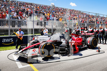 2022-06-19 - 24 ZHOU Guanyu (chi), Alfa Romeo F1 Team ORLEN C42, starting grid, grille de depart, during the Formula 1 AWS Grand Prix du Canada 2022, 9th round of the 2022 FIA Formula One World Championship, on the Circuit Gilles Villeneuve, from June 17 to 19, 2022 in Montreal, Canada - F1 - CANADIAN GRAND PRIX 2022 - RACE - FORMULA 1 - MOTORS