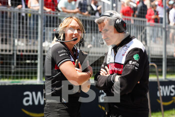 2022-06-19 - starting grid, grille de depart, BUSCOMBE Ruth, Strategy Engineer of Alfa Romeo F1 Team ORLEN, PUJOLAR Xevi (spa), Head of Trackside Engineering F1 of Alfa Romeo F1 Team ORLEN, portrait during the Formula 1 AWS Grand Prix du Canada 2022, 9th round of the 2022 FIA Formula One World Championship, on the Circuit Gilles Villeneuve, from June 17 to 19, 2022 in Montreal, Canada - F1 - CANADIAN GRAND PRIX 2022 - RACE - FORMULA 1 - MOTORS