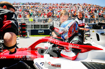 2022-06-19 - BOTTAS Valtteri (fin), Alfa Romeo F1 Team ORLEN C42, portrait starting grid, grille de depart, during the Formula 1 AWS Grand Prix du Canada 2022, 9th round of the 2022 FIA Formula One World Championship, on the Circuit Gilles Villeneuve, from June 17 to 19, 2022 in Montreal, Canada - F1 - CANADIAN GRAND PRIX 2022 - RACE - FORMULA 1 - MOTORS