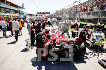 2022-06-19 - 24 ZHOU Guanyu (chi), Alfa Romeo F1 Team ORLEN C42, starting grid, grille de depart, during the Formula 1 AWS Grand Prix du Canada 2022, 9th round of the 2022 FIA Formula One World Championship, on the Circuit Gilles Villeneuve, from June 17 to 19, 2022 in Montreal, Canada - F1 - CANADIAN GRAND PRIX 2022 - RACE - FORMULA 1 - MOTORS