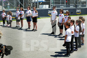 2022-06-19 - Grid kids during the Formula 1 AWS Grand Prix du Canada 2022, 9th round of the 2022 FIA Formula One World Championship, on the Circuit Gilles Villeneuve, from June 17 to 19, 2022 in Montreal, Canada - F1 - CANADIAN GRAND PRIX 2022 - RACE - FORMULA 1 - MOTORS