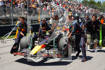 2022-06-19 - 01 VERSTAPPEN Max (nld), Red Bull Racing RB18, starting grid, grille de depart, during the Formula 1 AWS Grand Prix du Canada 2022, 9th round of the 2022 FIA Formula One World Championship, on the Circuit Gilles Villeneuve, from June 17 to 19, 2022 in Montreal, Canada - F1 - CANADIAN GRAND PRIX 2022 - RACE - FORMULA 1 - MOTORS