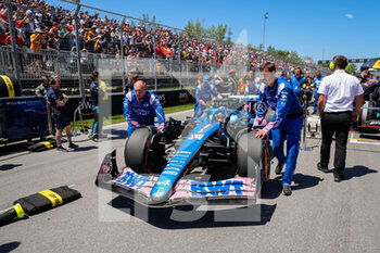 2022-06-19 - 31 OCON Esteban (fra), Alpine F1 Team A522, starting grid, grille de depart, during the Formula 1 AWS Grand Prix du Canada 2022, 9th round of the 2022 FIA Formula One World Championship, on the Circuit Gilles Villeneuve, from June 17 to 19, 2022 in Montreal, Canada - F1 - CANADIAN GRAND PRIX 2022 - RACE - FORMULA 1 - MOTORS