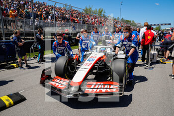 2022-06-19 - 47 SCHUMACHER Mick (ger), Haas F1 Team VF-22 Ferrari, starting grid, grille de depart, during the Formula 1 AWS Grand Prix du Canada 2022, 9th round of the 2022 FIA Formula One World Championship, on the Circuit Gilles Villeneuve, from June 17 to 19, 2022 in Montreal, Canada - F1 - CANADIAN GRAND PRIX 2022 - RACE - FORMULA 1 - MOTORS