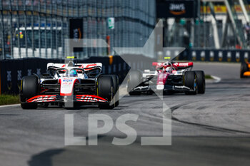 2022-06-19 - 47 SCHUMACHER Mick (ger), Haas F1 Team VF-22 Ferrari, 24 ZHOU Guanyu (chi), Alfa Romeo F1 Team ORLEN C42, action during the Formula 1 AWS Grand Prix du Canada 2022, 9th round of the 2022 FIA Formula One World Championship, on the Circuit Gilles Villeneuve, from June 17 to 19, 2022 in Montreal, Canada - F1 - CANADIAN GRAND PRIX 2022 - RACE - FORMULA 1 - MOTORS