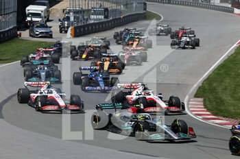 2022-06-19 - start of the race, depart, 44 HAMILTON Lewis (gbr), Mercedes AMG F1 Team W13, action 20 MAGNUSSEN Kevin (den), Haas F1 Team VF-22 Ferrari, action 47 SCHUMACHER Mick (ger), Haas F1 Team VF-22 Ferrari, action 31 OCON Esteban (fra), Alpine F1 Team A522, action 63 RUSSELL George (gbr), Mercedes AMG F1 Team W13, action during the Formula 1 AWS Grand Prix du Canada 2022, 9th round of the 2022 FIA Formula One World Championship, on the Circuit Gilles Villeneuve, from June 17 to 19, 2022 in Montreal, Canada - F1 - CANADIAN GRAND PRIX 2022 - RACE - FORMULA 1 - MOTORS