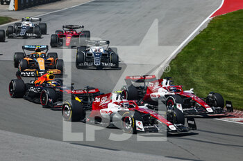 2022-06-19 - Start of the race: 24 ZHOU Guanyu (chi), Alfa Romeo F1 Team ORLEN C42, 77 BOTTAS Valtteri (fin), Alfa Romeo F1 Team ORLEN C42, action during the Formula 1 AWS Grand Prix du Canada 2022, 9th round of the 2022 FIA Formula One World Championship, on the Circuit Gilles Villeneuve, from June 17 to 19, 2022 in Montreal, Canada - F1 - CANADIAN GRAND PRIX 2022 - RACE - FORMULA 1 - MOTORS