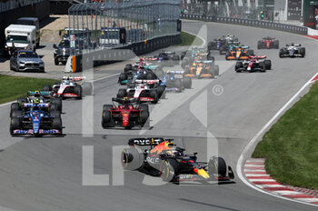 2022-06-19 - start of the race, depart, 01 VERSTAPPEN Max (nld), Red Bull Racing RB18, action 14 ALONSO Fernando (spa), Alpine F1 Team A522, action 55 SAINZ Carlos (spa), Scuderia Ferrari F1-75, action 44 HAMILTON Lewis (gbr), Mercedes AMG F1 Team W13, action during the Formula 1 AWS Grand Prix du Canada 2022, 9th round of the 2022 FIA Formula One World Championship, on the Circuit Gilles Villeneuve, from June 17 to 19, 2022 in Montreal, Canada - F1 - CANADIAN GRAND PRIX 2022 - RACE - FORMULA 1 - MOTORS