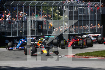 2022-06-19 - start of the race, depart, 01 VERSTAPPEN Max (nld), Red Bull Racing RB18, 14 ALONSO Fernando (spa), Alpine F1 Team A522, action 55 SAINZ Carlos (spa), Scuderia Ferrari F1-75, action during the Formula 1 AWS Grand Prix du Canada 2022, 9th round of the 2022 FIA Formula One World Championship, on the Circuit Gilles Villeneuve, from June 17 to 19, 2022 in Montreal, Canada - F1 - CANADIAN GRAND PRIX 2022 - RACE - FORMULA 1 - MOTORS