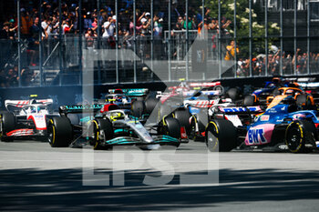 2022-06-19 - 44 HAMILTON Lewis (gbr), Mercedes AMG F1 Team W13, action start of the race, depart, during the Formula 1 AWS Grand Prix du Canada 2022, 9th round of the 2022 FIA Formula One World Championship, on the Circuit Gilles Villeneuve, from June 17 to 19, 2022 in Montreal, Canada - F1 - CANADIAN GRAND PRIX 2022 - RACE - FORMULA 1 - MOTORS