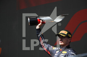 2022-06-19 - VERSTAPPEN Max (ned), Red Bull Racing RB18, portrait celebrates his victory during the Formula 1 AWS Grand Prix du Canada 2022, 9th round of the 2022 FIA Formula One World Championship, on the Circuit Gilles Villeneuve, from June 17 to 19, 2022 in Montreal, Canada - F1 - CANADIAN GRAND PRIX 2022 - RACE - FORMULA 1 - MOTORS